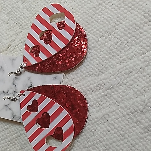 Valentine Faux Leather Double Stacked earrings 1.5 x 3 inch heart w Red Glitter - Picture 3 of 3
